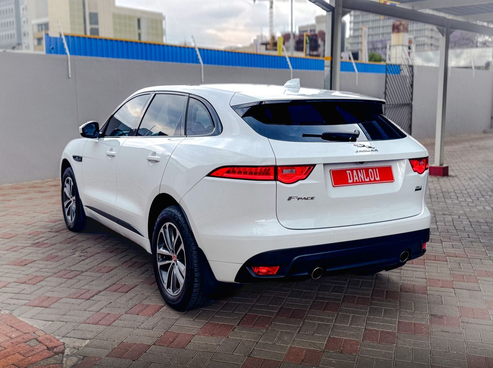 2016 Jaguar F-Pace 3.0 AWD A/T SC R-Sport pictures