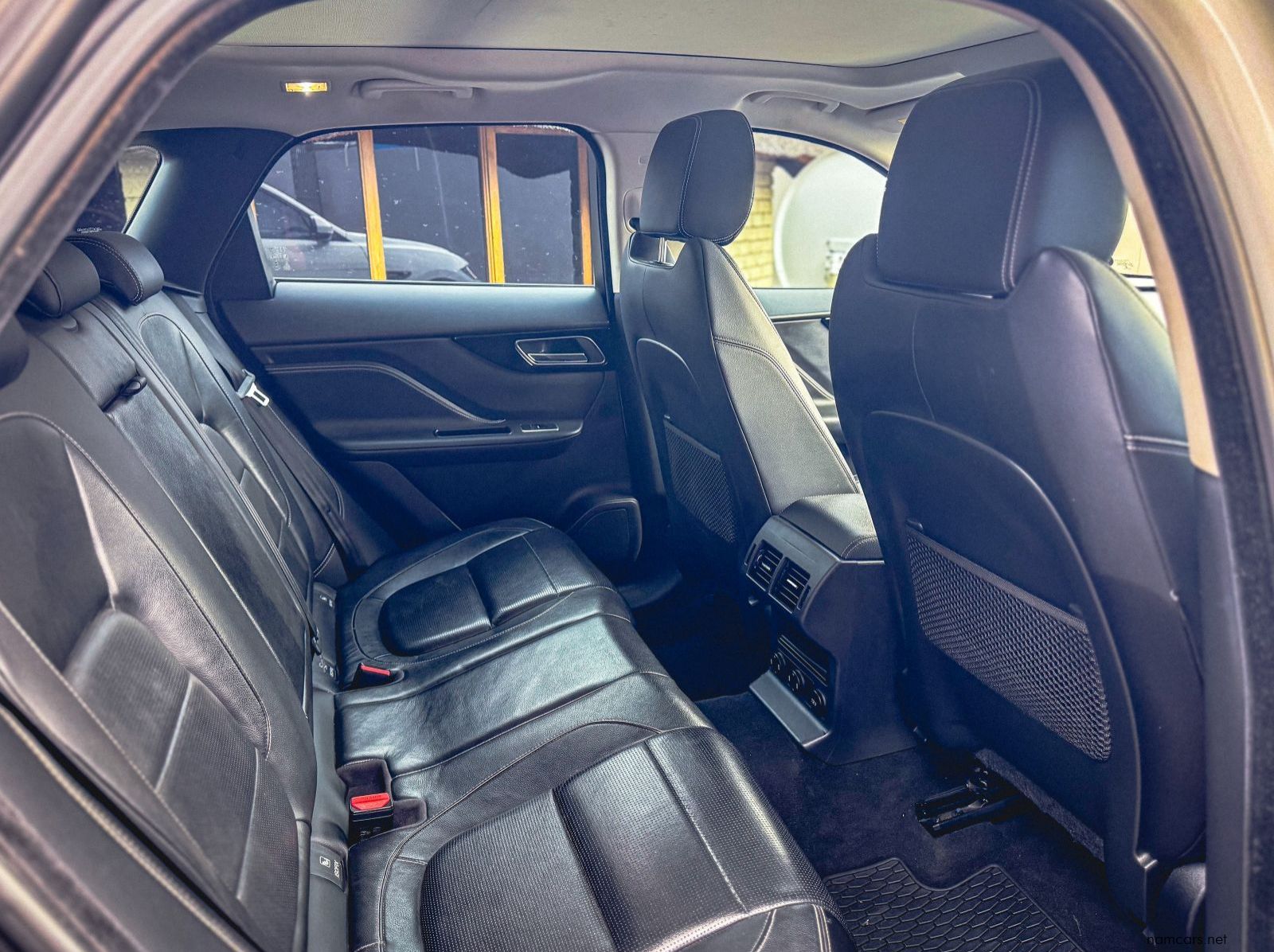 2016 Jaguar F-Pace 3.0 AWD A/T SC R-Sport pictures