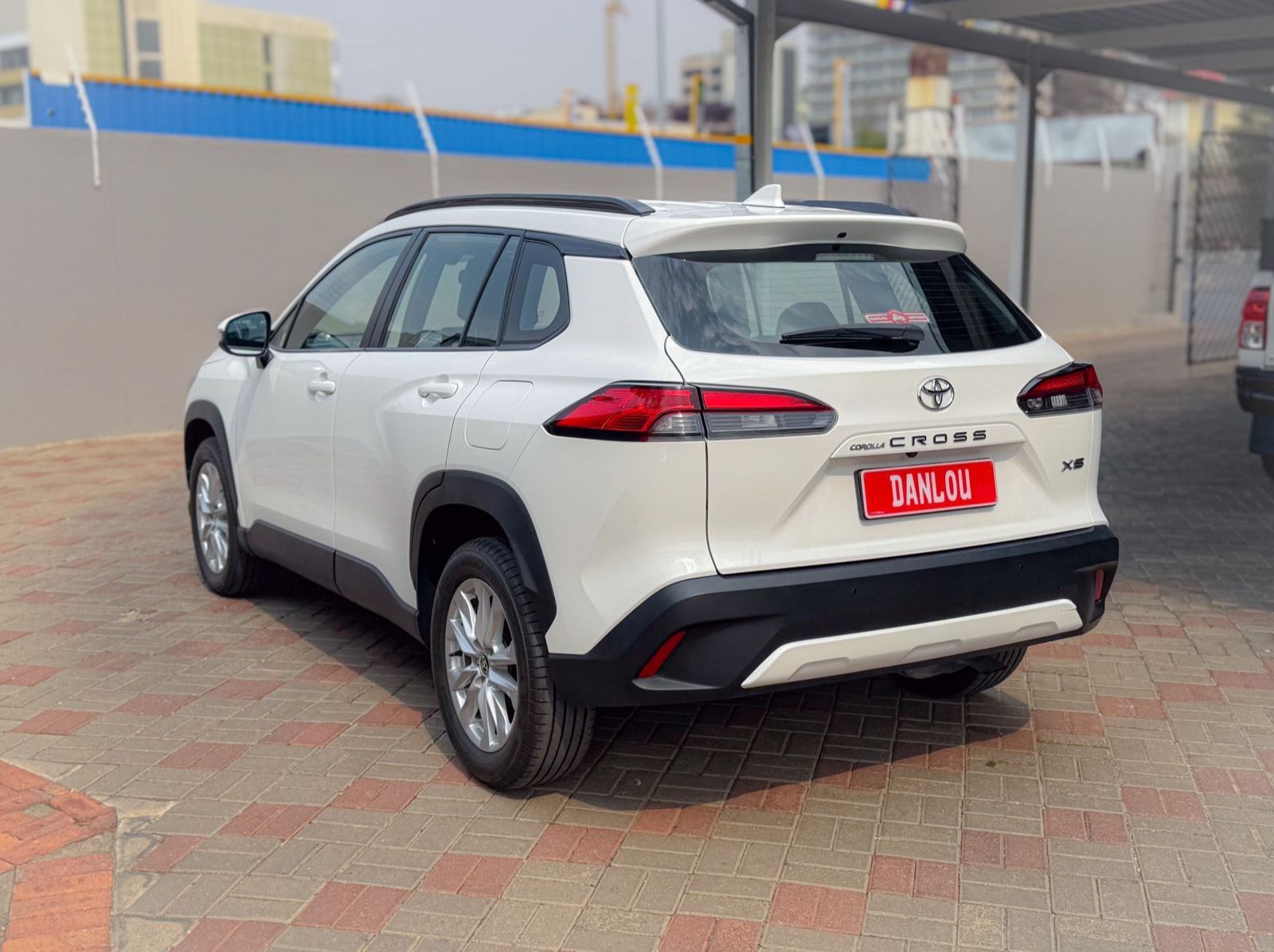 2024 Toyota Corolla Cross 1.8 XS pictures