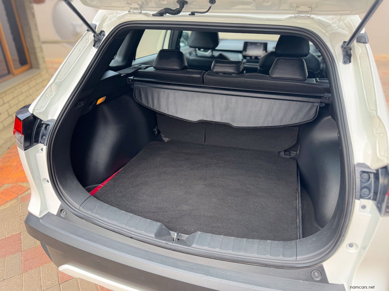 2024 Toyota Corolla Cross 1.8 XS pictures