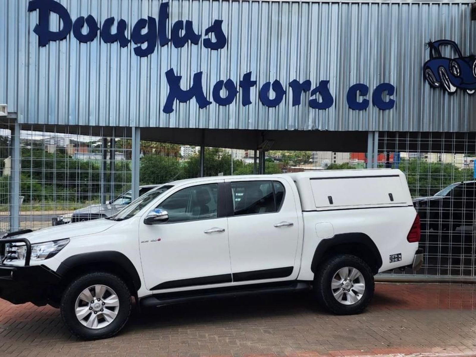 2017 Toyota Hilux 2.8 GD-6 Raider 4X4 P/U D/C photo