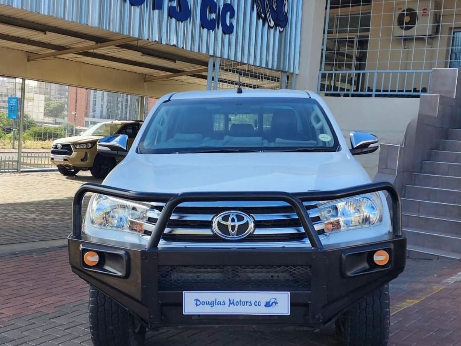 2017 Toyota Hilux 2.8 GD-6 Raider 4X4 P/U D/C photo
