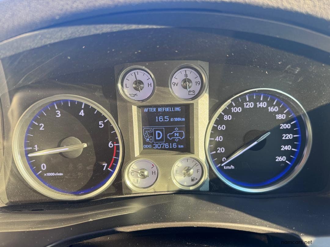 2011 Toyota Land Cruiser 200 VX V8 5.7 Petrol 4x4 photo