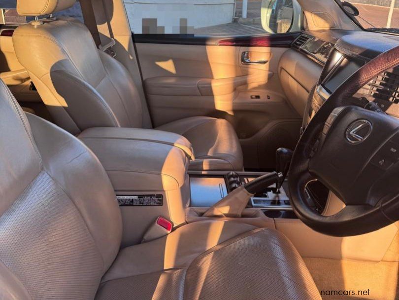 2011 Toyota Land Cruiser 200 VX V8 5.7 Petrol 4x4 photo