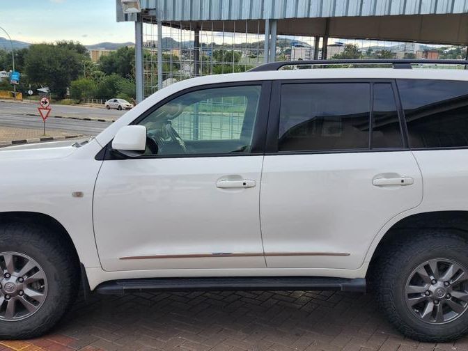2010 Toyota Land Cruiser 200 V8 TD VX A/T photo