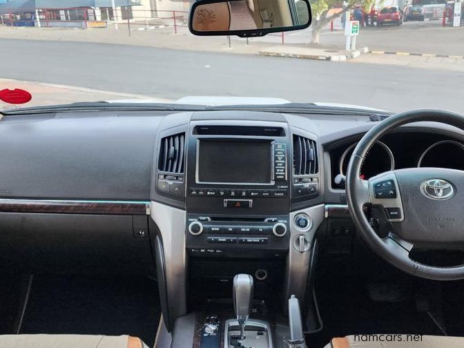 2010 Toyota Land Cruiser 200 V8 TD VX A/T photo