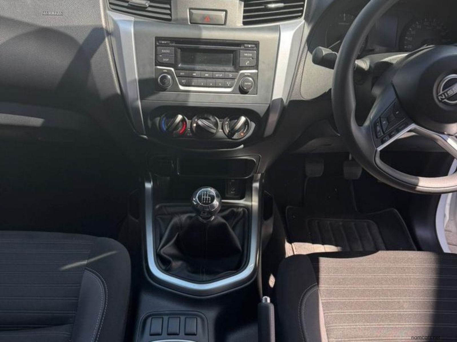 2025 Nissan Navara 2.5L DDTi SE Plus D/C photo