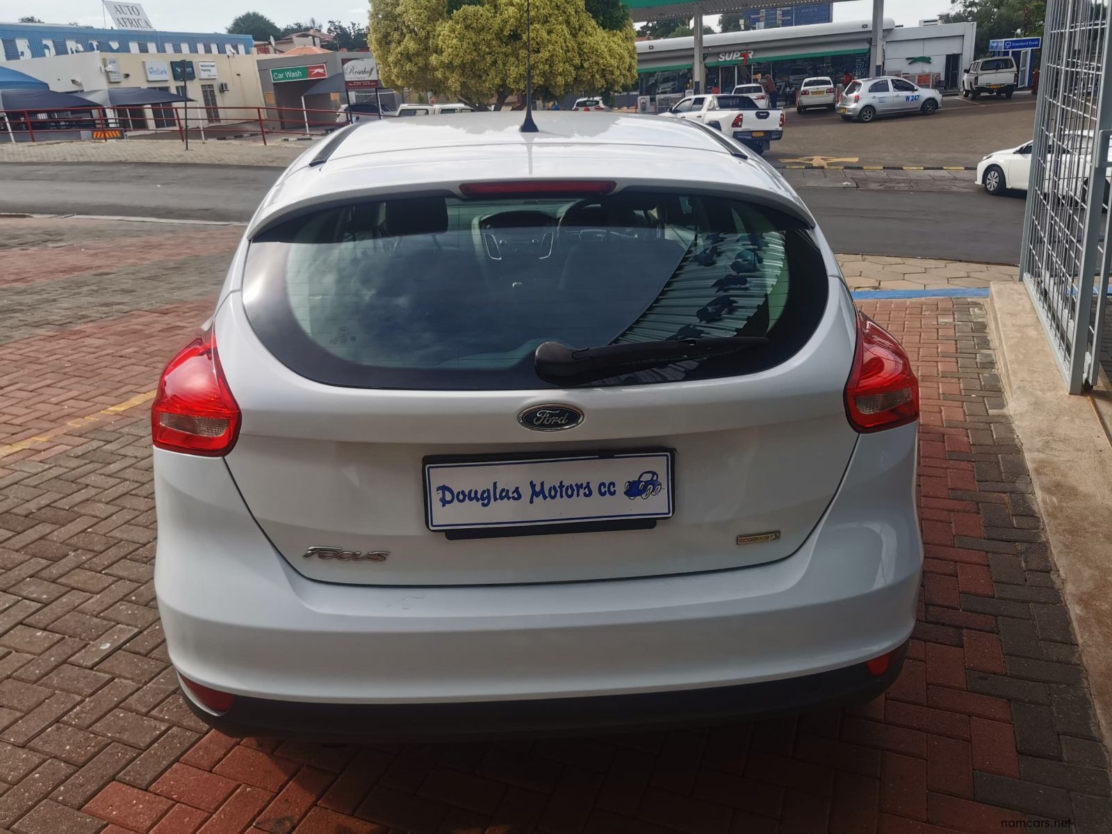 2015 Ford Focus 1.0 EcoBoost Ambiente 5DR photo