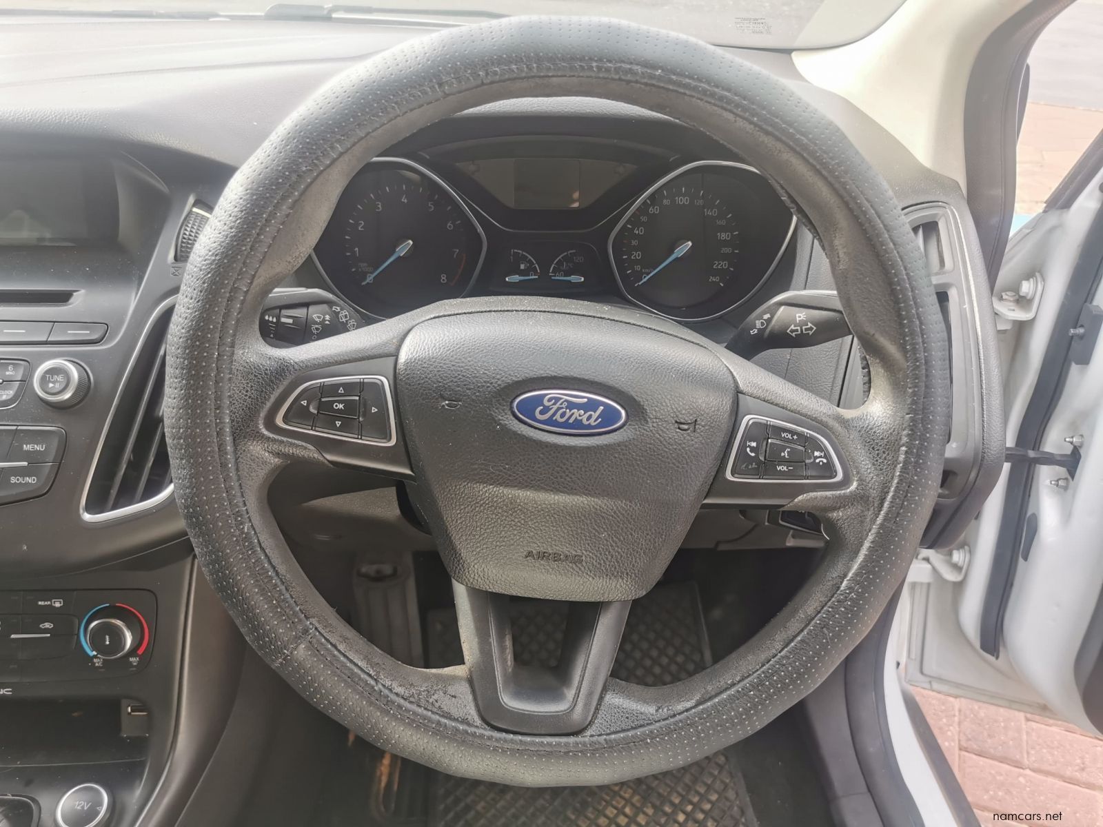 2015 Ford Focus 1.0 EcoBoost Ambiente 5DR photo