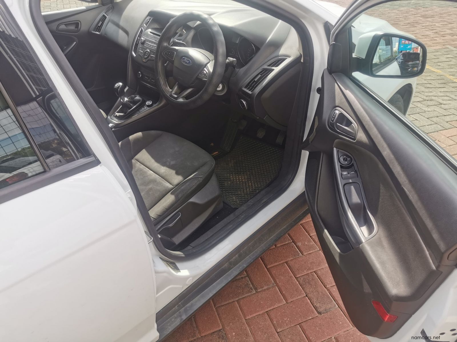 2015 Ford Focus 1.0 EcoBoost Ambiente 5DR photo