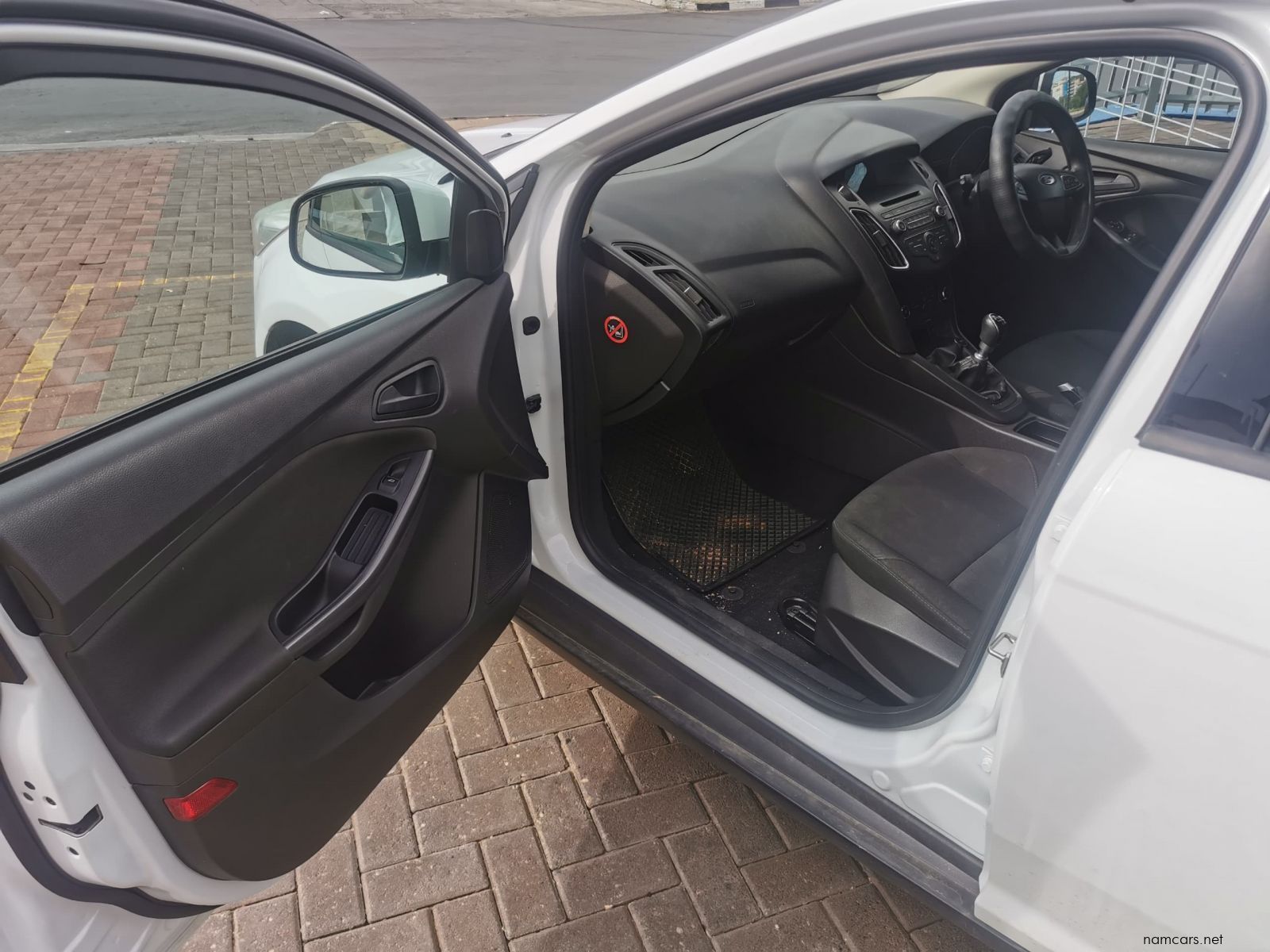 2015 Ford Focus 1.0 EcoBoost Ambiente 5DR photo