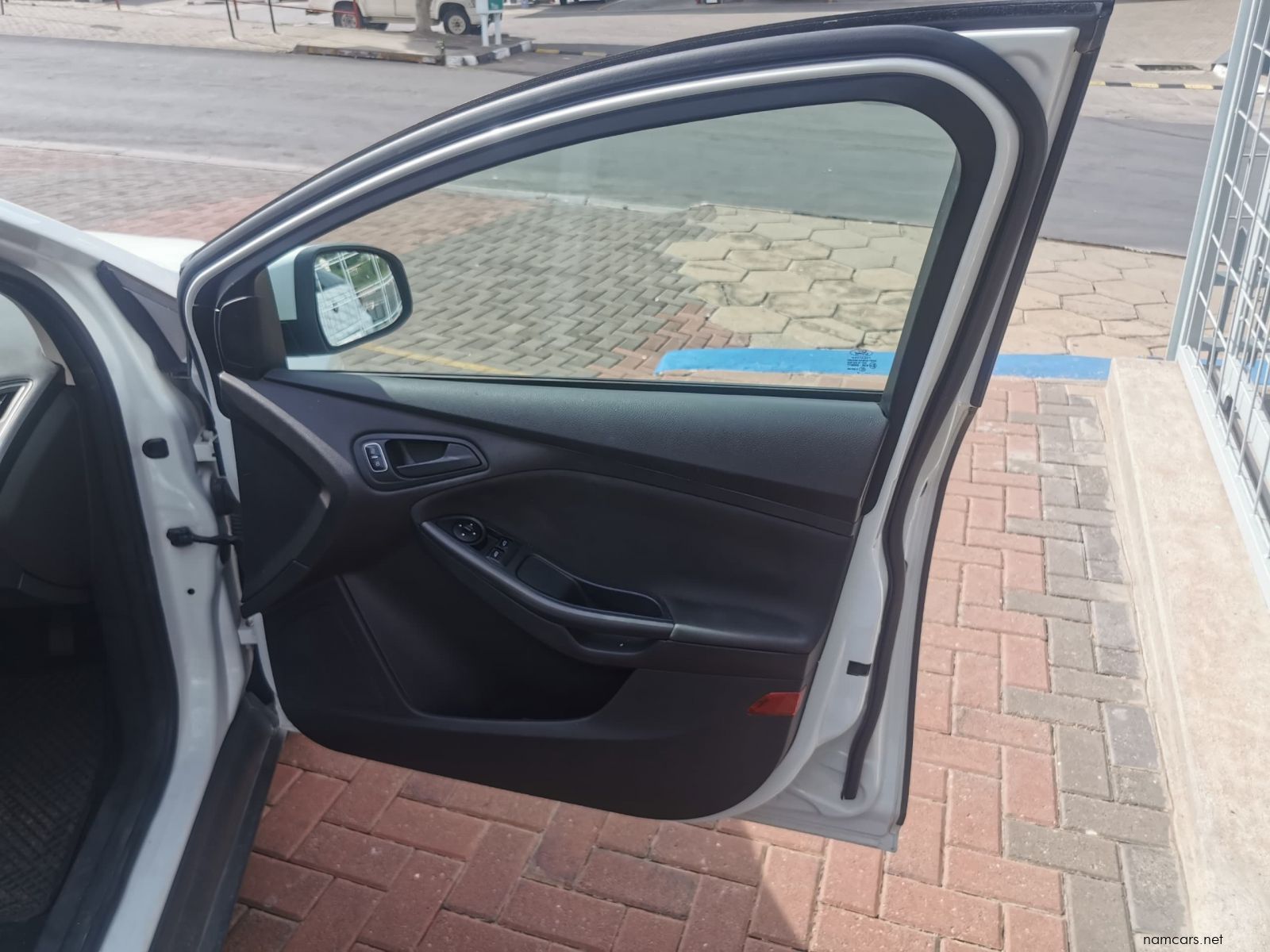 2015 Ford Focus 1.0 EcoBoost Ambiente 5DR photo