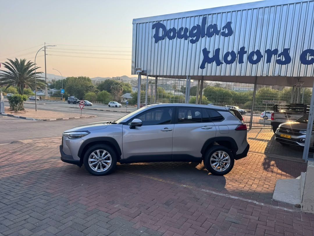 2023 Toyota Corolla Cross 1.8XL photo
