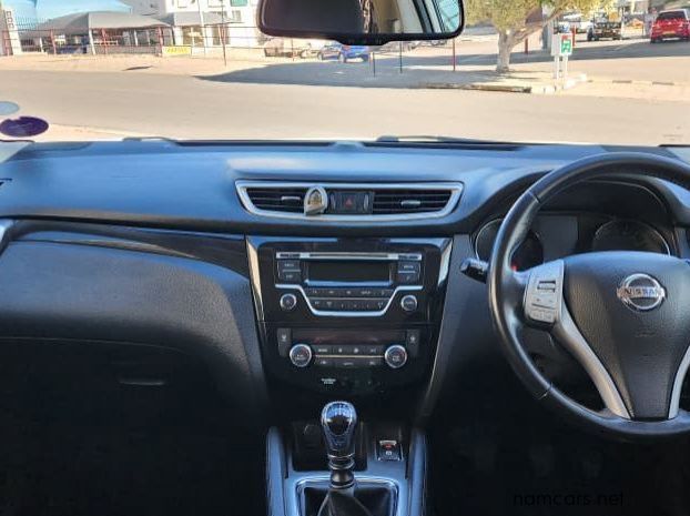 2017 Nissan Qashqai 1.2T Acenta pictures