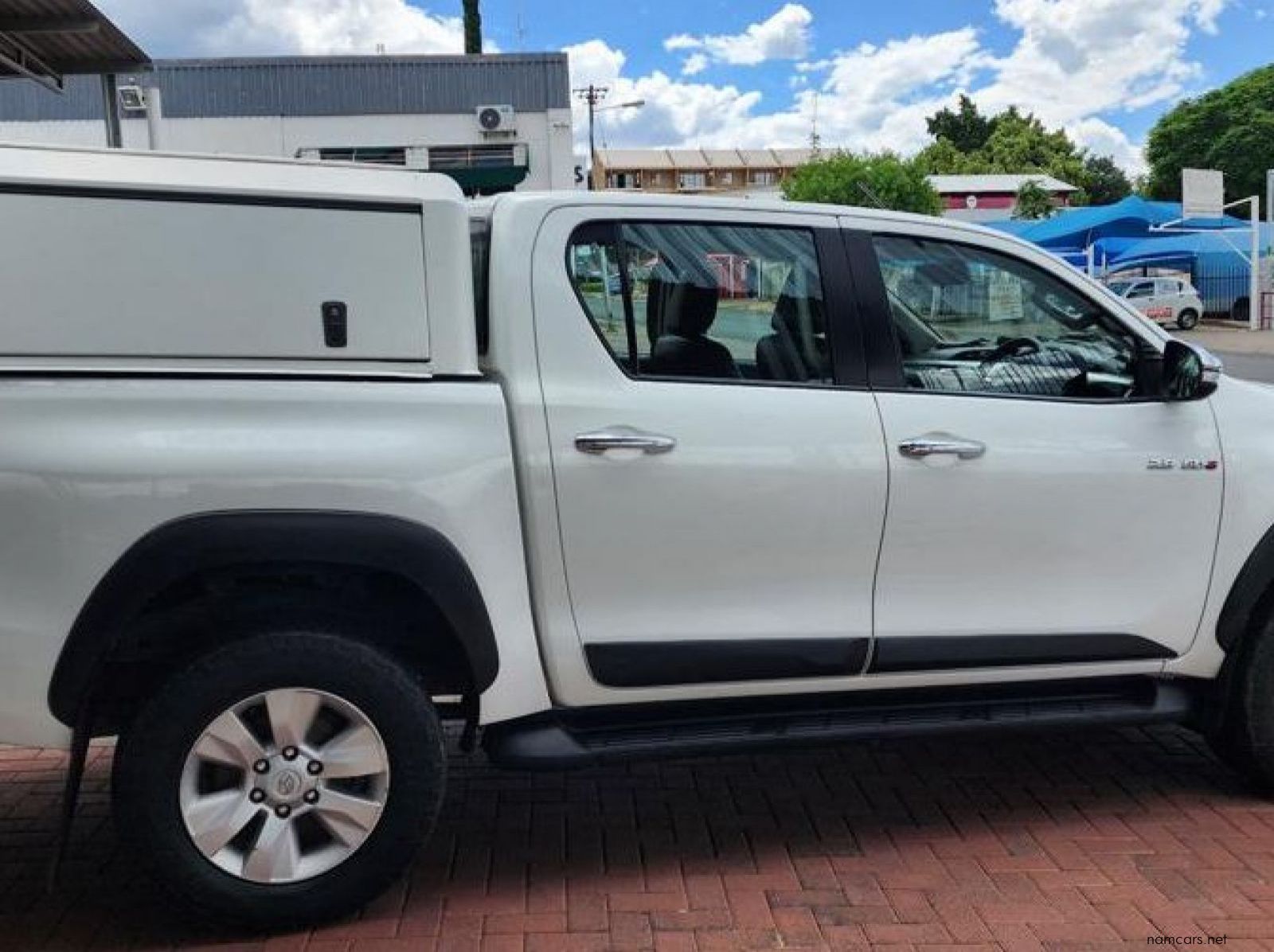 2017 Toyota Hilux 2.8 GD-6 Raider 4X4 P/U D/C pictures