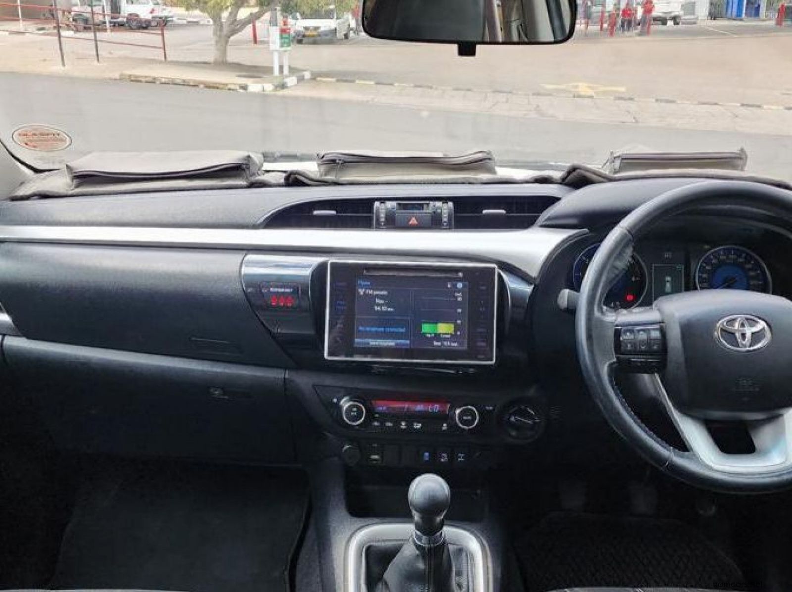 2017 Toyota Hilux 2.8 GD-6 Raider 4X4 P/U D/C pictures