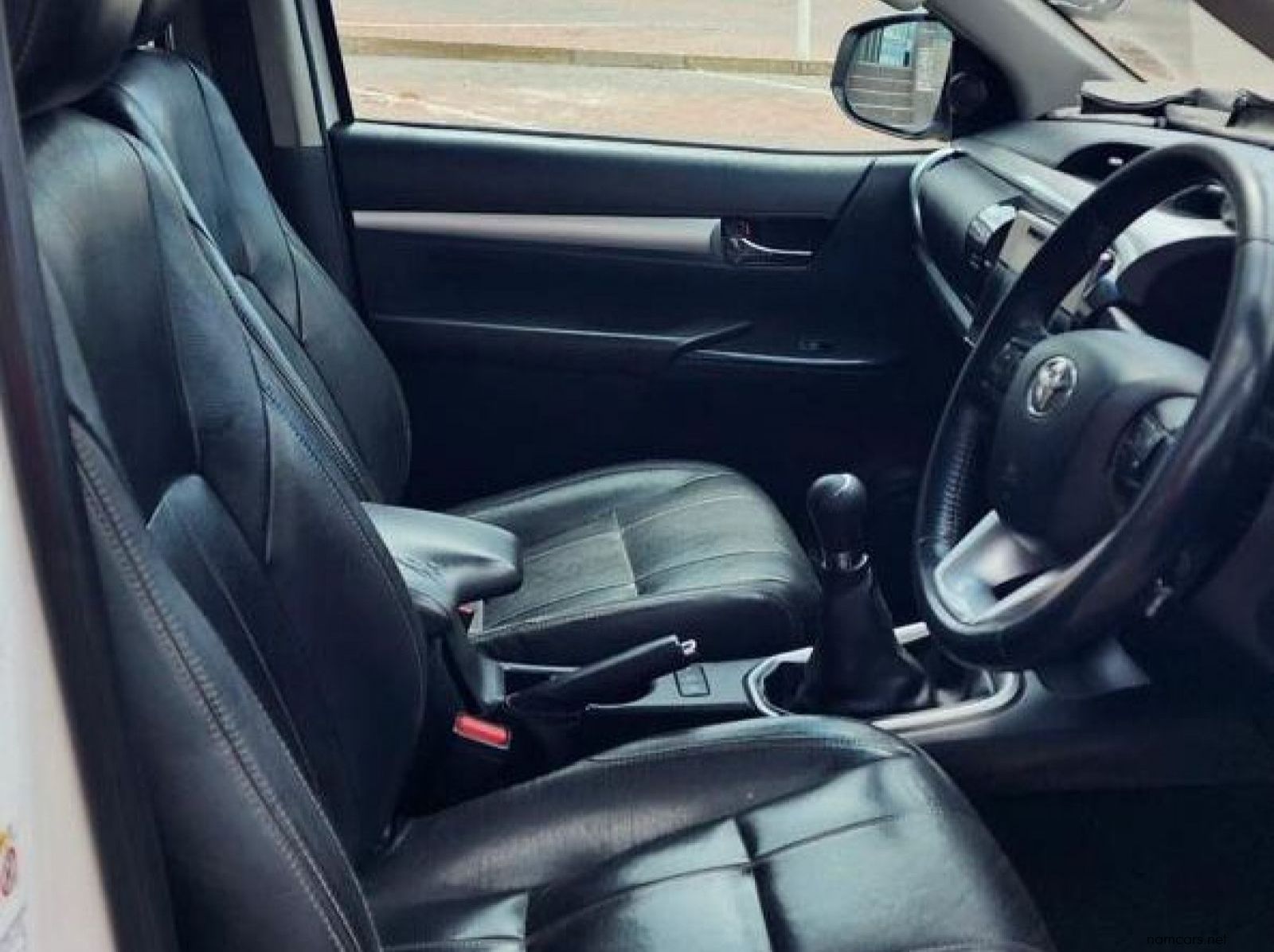 2017 Toyota Hilux 2.8 GD-6 Raider 4X4 P/U D/C pictures