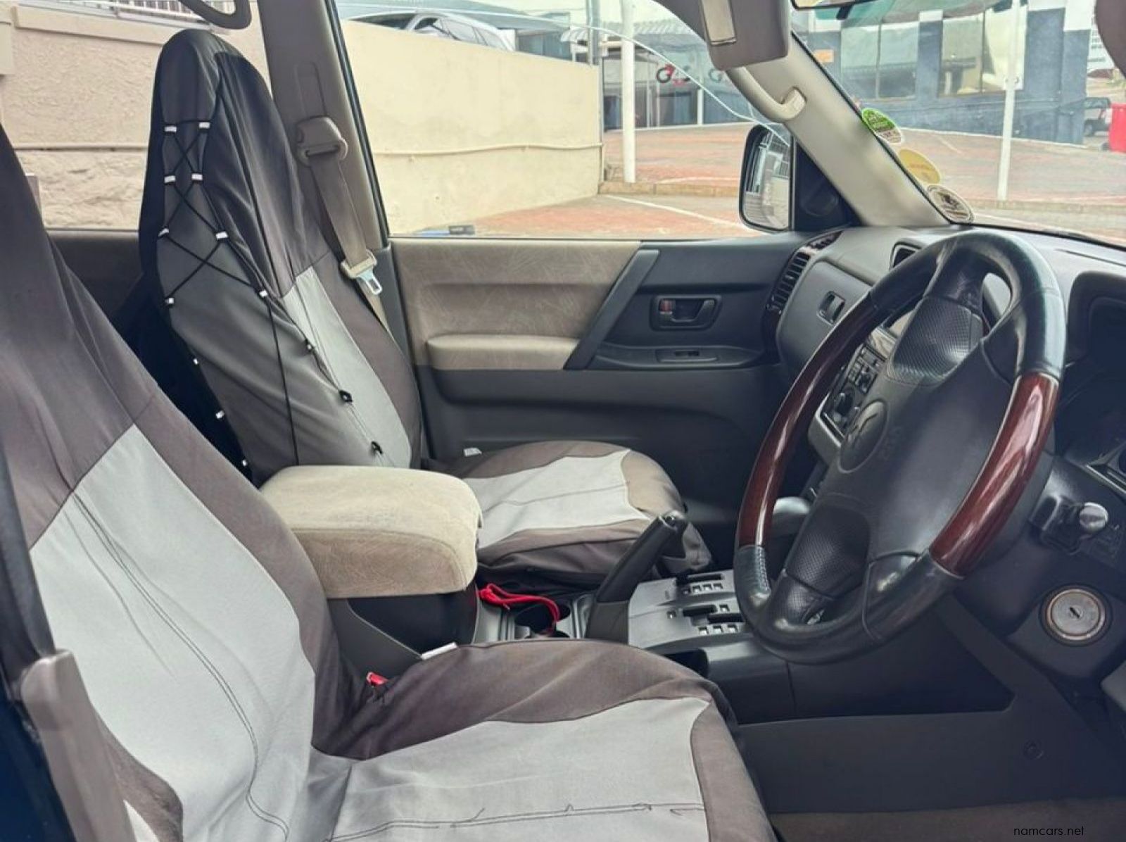 2000 Mitsubishi Pajero 3.5L V6 GDi Exceed pictures