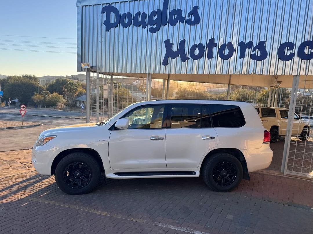 2011 Toyota Land Cruiser 200 VX V8 5.7 Petrol 4x4 pictures