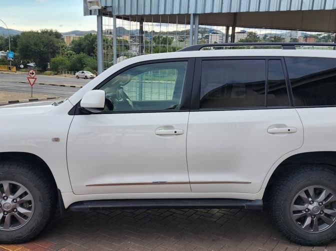 2010 Toyota Land Cruiser 200 V8 TD VX A/T pictures