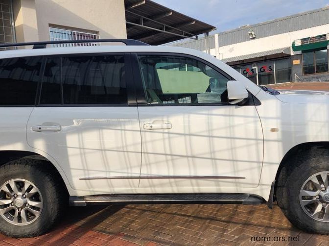 2010 Toyota Land Cruiser 200 V8 TD VX A/T pictures