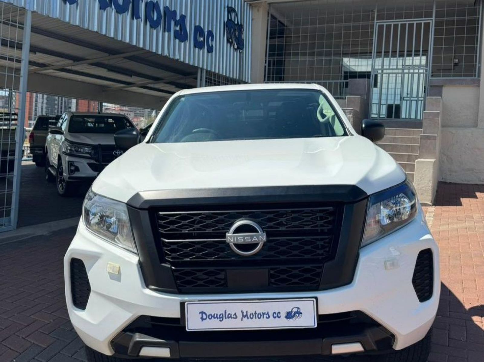 2025 Nissan Navara 2.5L DDTi SE Plus D/C pictures