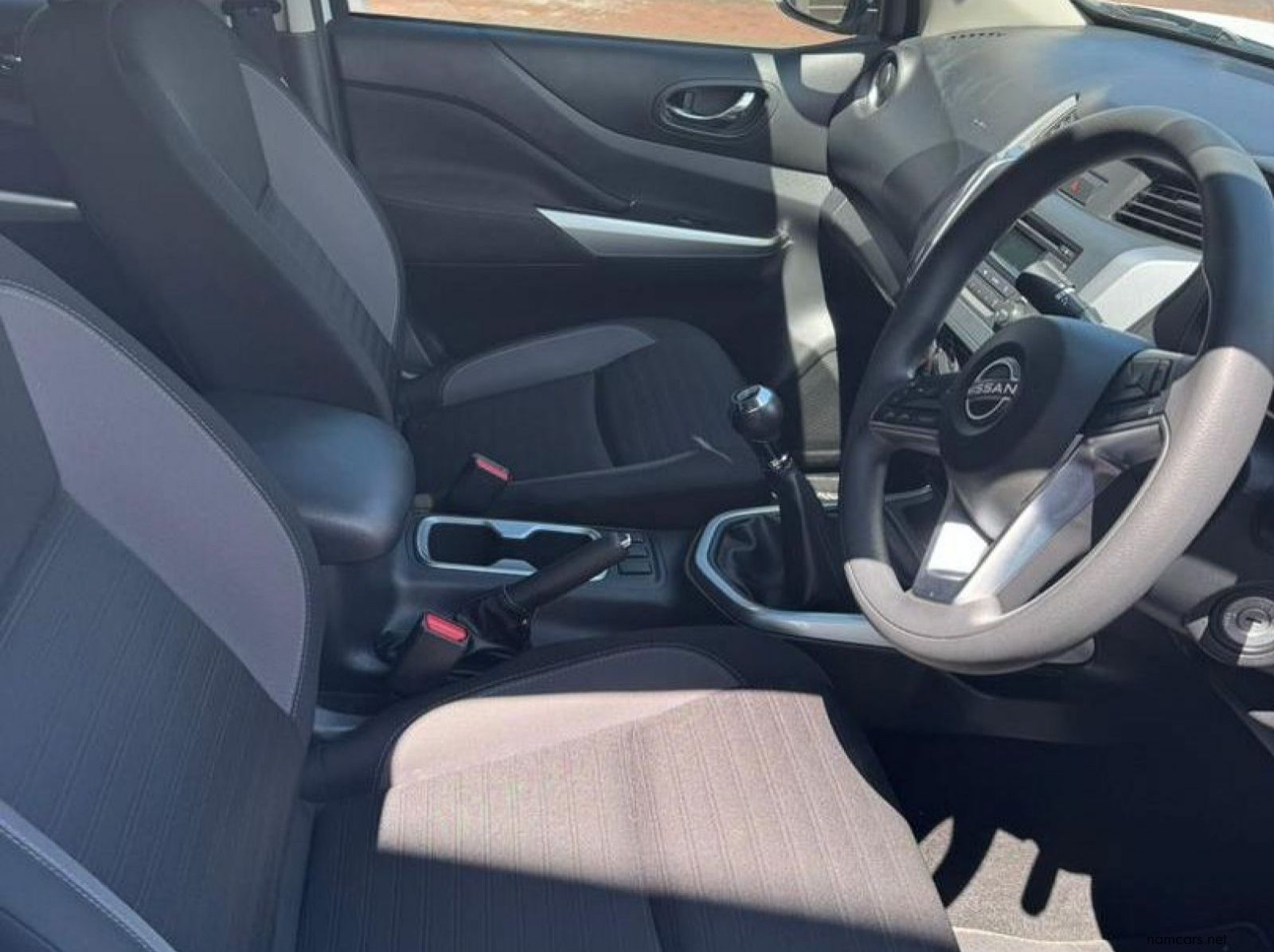 2025 Nissan Navara 2.5L DDTi SE Plus D/C pictures