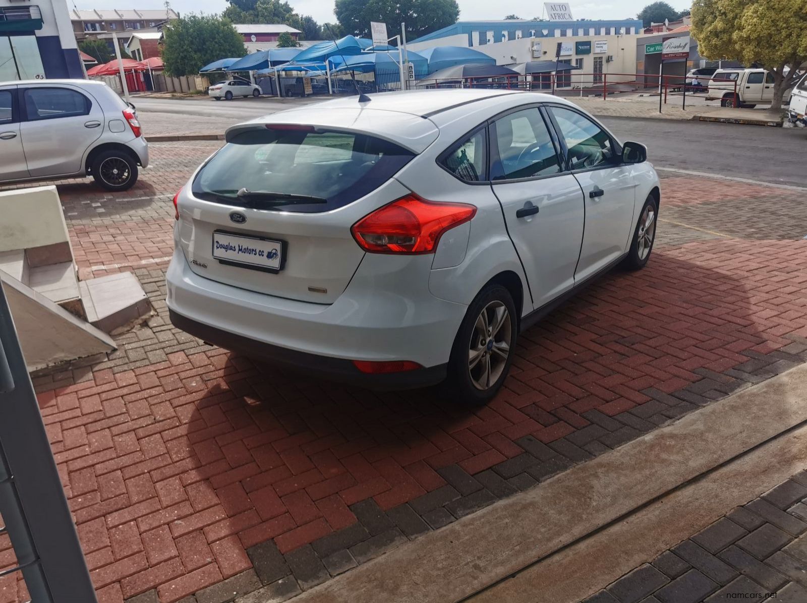 2015 Ford Focus 1.0 EcoBoost Ambiente 5DR pictures