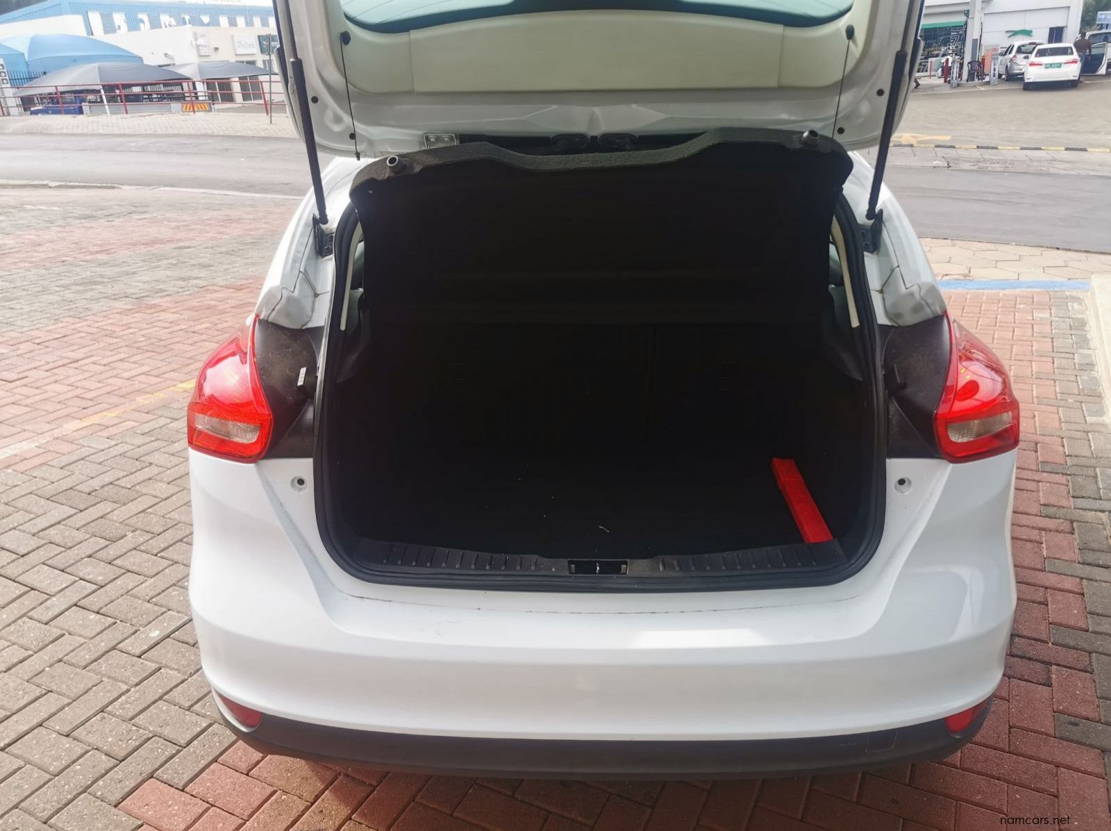 2015 Ford Focus 1.0 EcoBoost Ambiente 5DR pictures