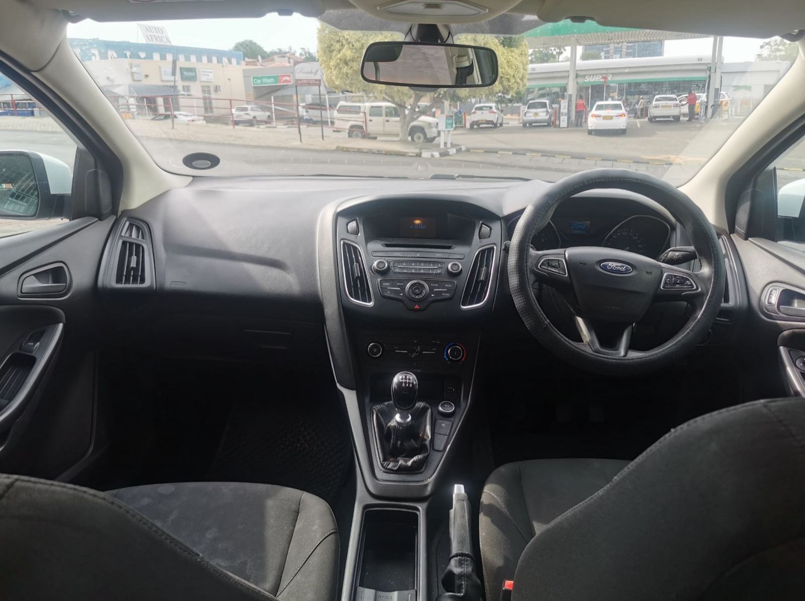 2015 Ford Focus 1.0 EcoBoost Ambiente 5DR pictures