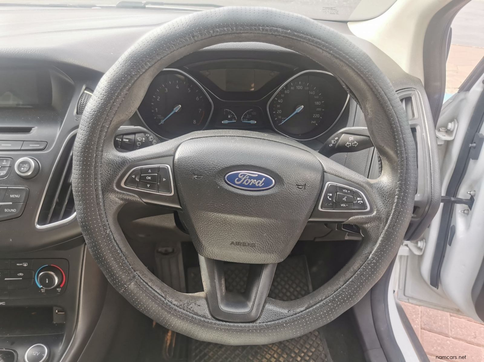 2015 Ford Focus 1.0 EcoBoost Ambiente 5DR pictures