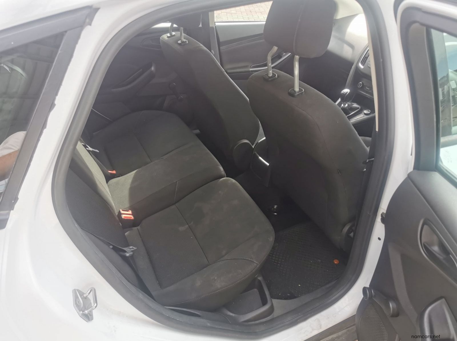 2015 Ford Focus 1.0 EcoBoost Ambiente 5DR pictures