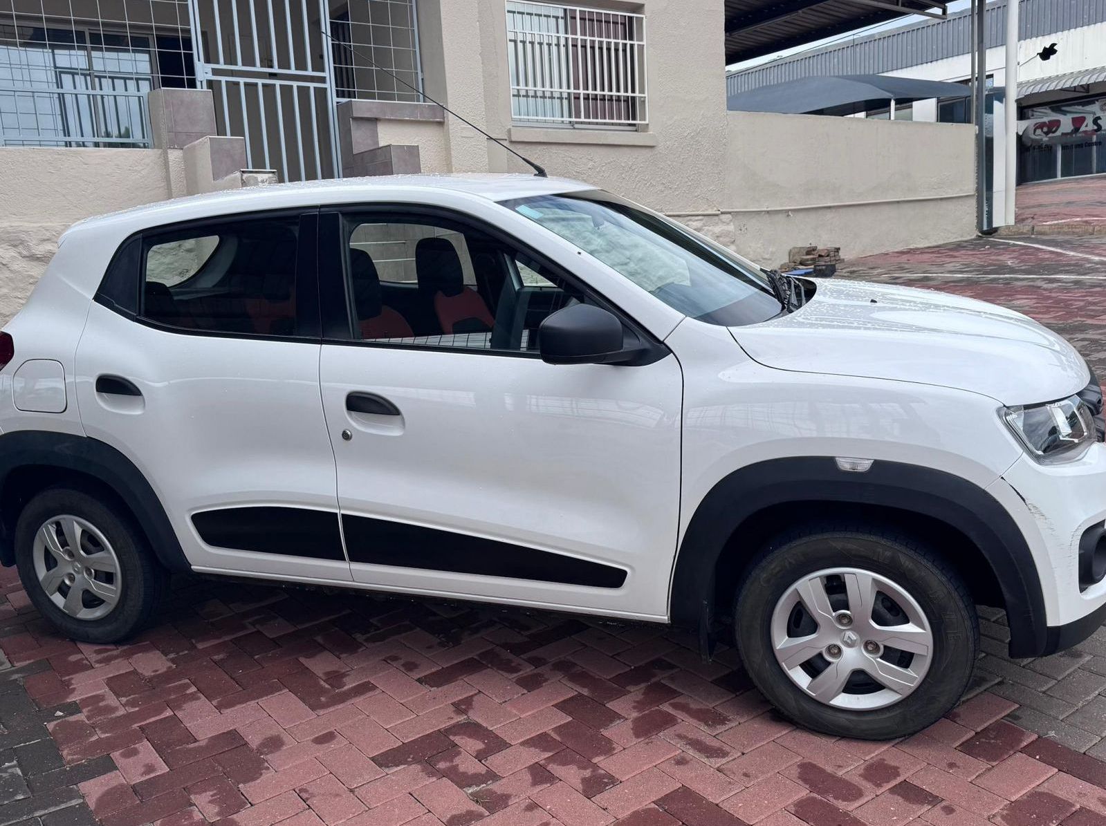 2016 Renault KWID 1.0 Expression 5DR pictures