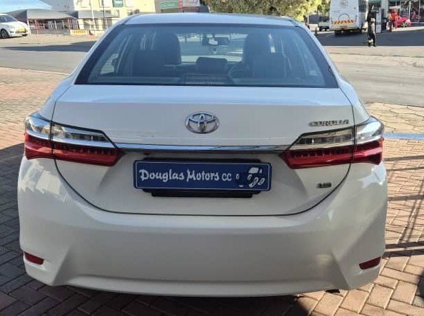 2017 Toyota Corolla 1.8 Exclusive pictures