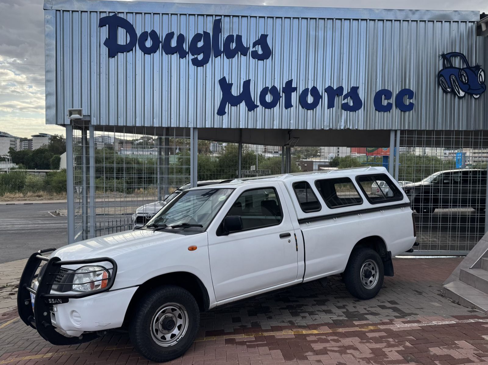 Used Nissan NP300 Hardbody 2.0i LWB S/C  for sale in Windhoek, Namibia