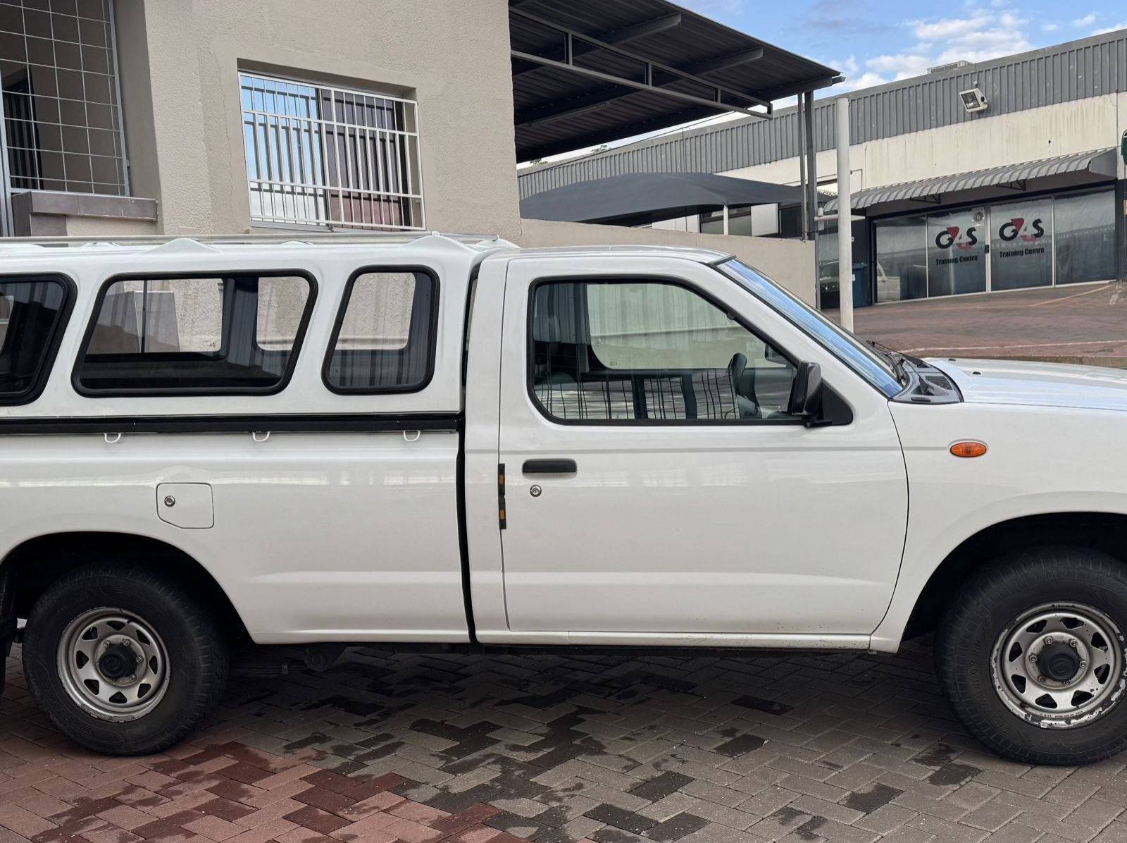 2016 Nissan NP300 Hardbody 2.0i LWB S/C pictures