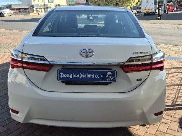 2017 Toyota Corolla 1.8 Exclusive pictures