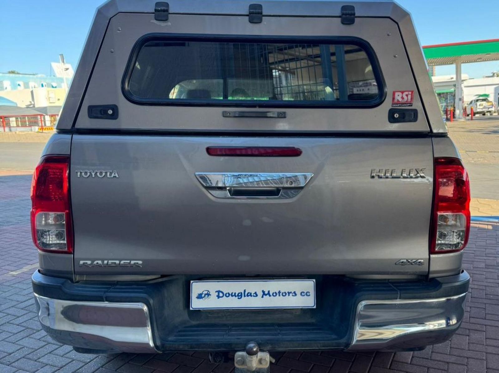 2018 Toyota Hilux 2.8 GD-6 Raider pictures