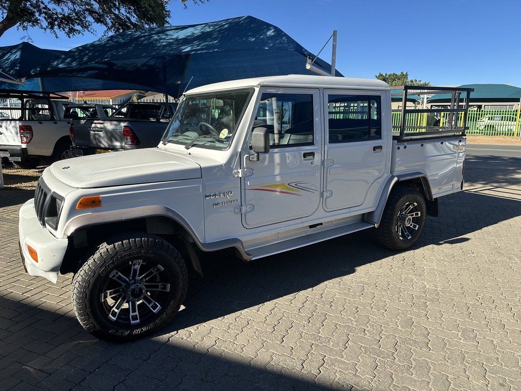 2022 Mahindra Bolero D/cab 4x4 photo