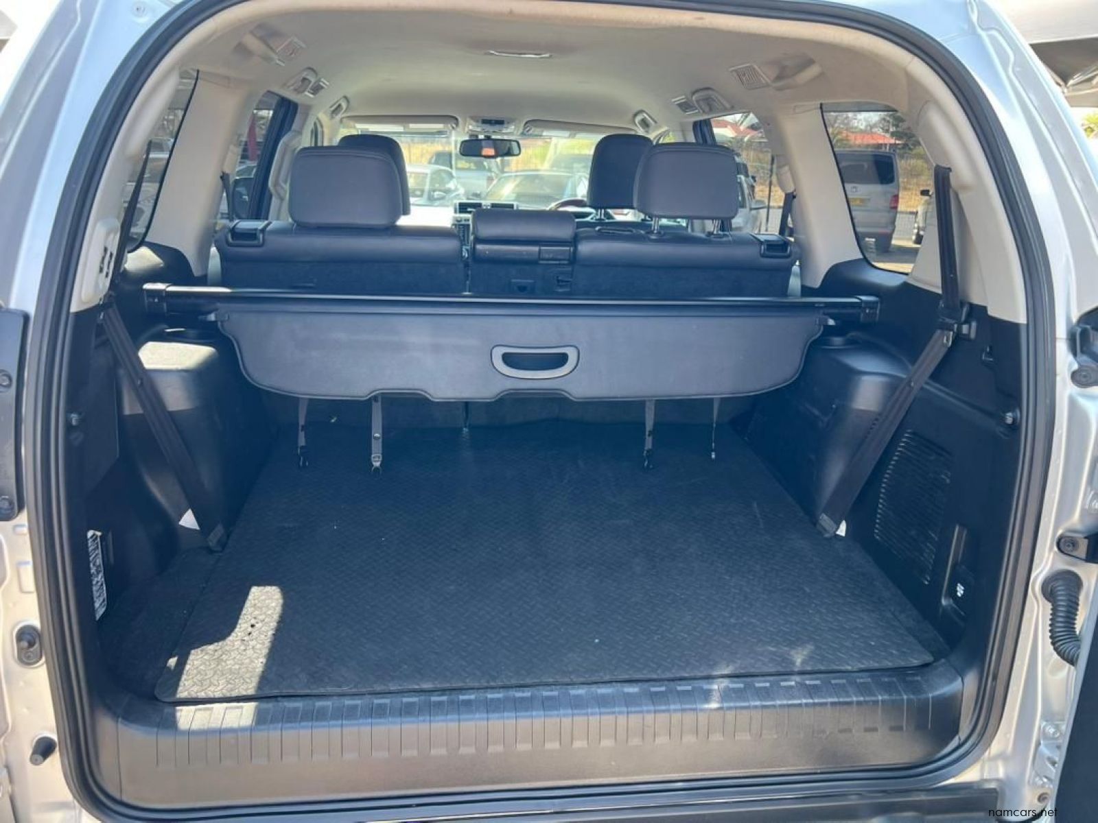 2017 Toyota Prado VX 4.0 V6 A/T photo