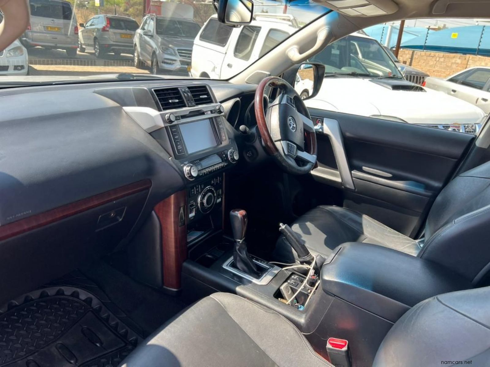 2017 Toyota Prado VX 4.0 V6 A/T photo