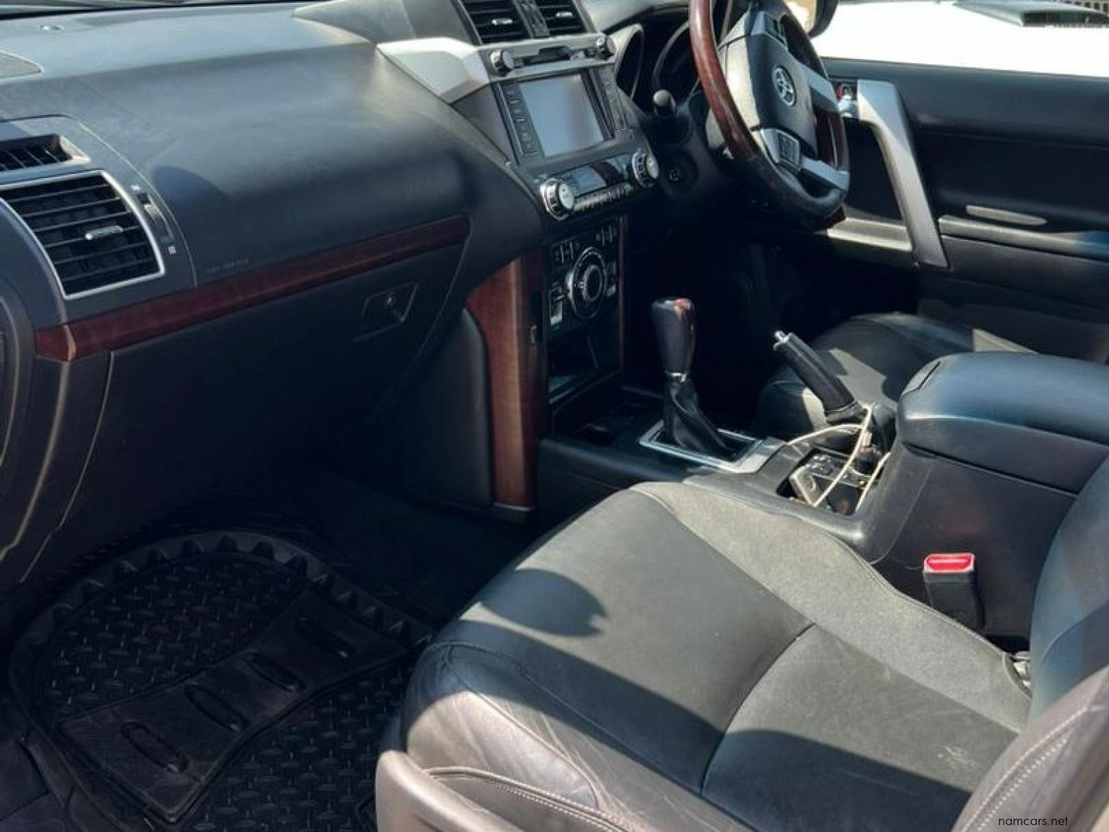 2017 Toyota Prado VX 4.0 V6 A/T photo