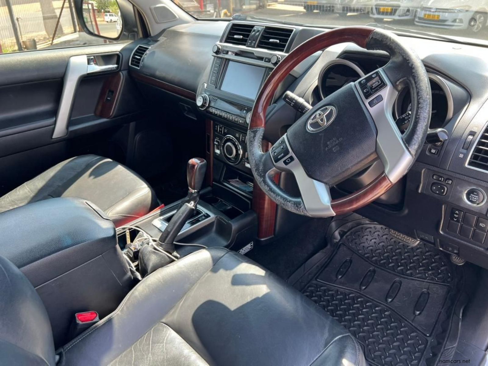 2017 Toyota Prado VX 4.0 V6 A/T photo