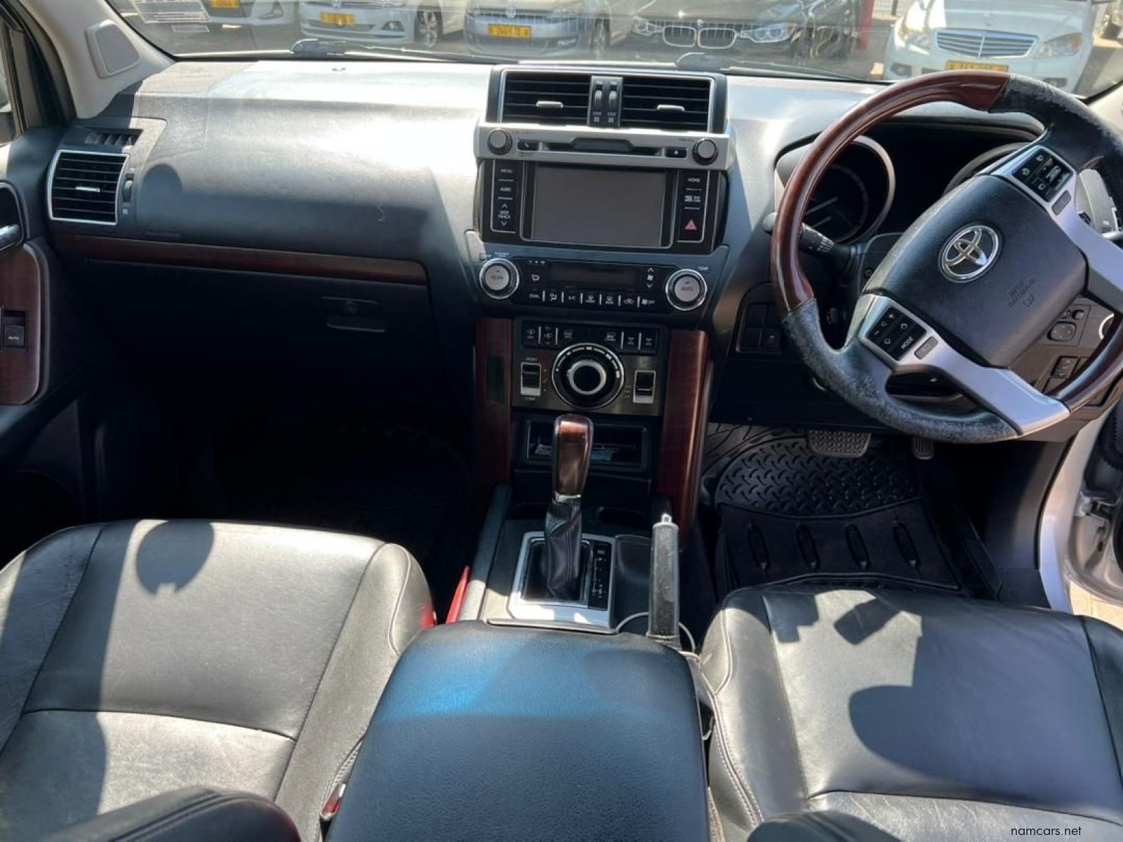 2017 Toyota Prado VX 4.0 V6 A/T photo