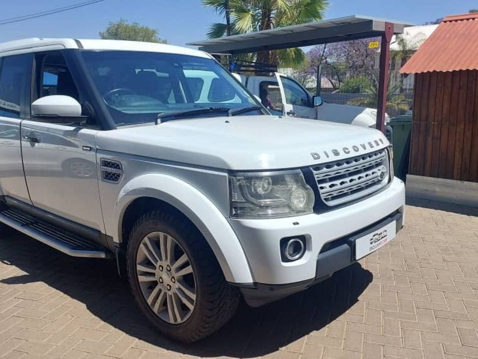 Land Rover Discovery 4 SE a/t 4x4 TD in Namibia