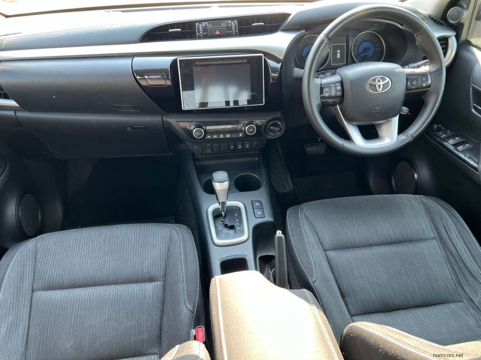 2016 Toyota Hilux 2.8 GD-6 Raider 4x4 A/T photo