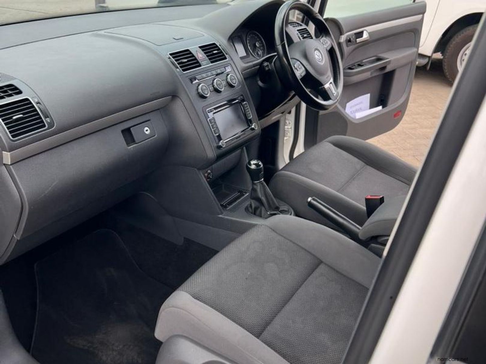 2013 Volkswagen Touran 2.0TDI Trendline photo