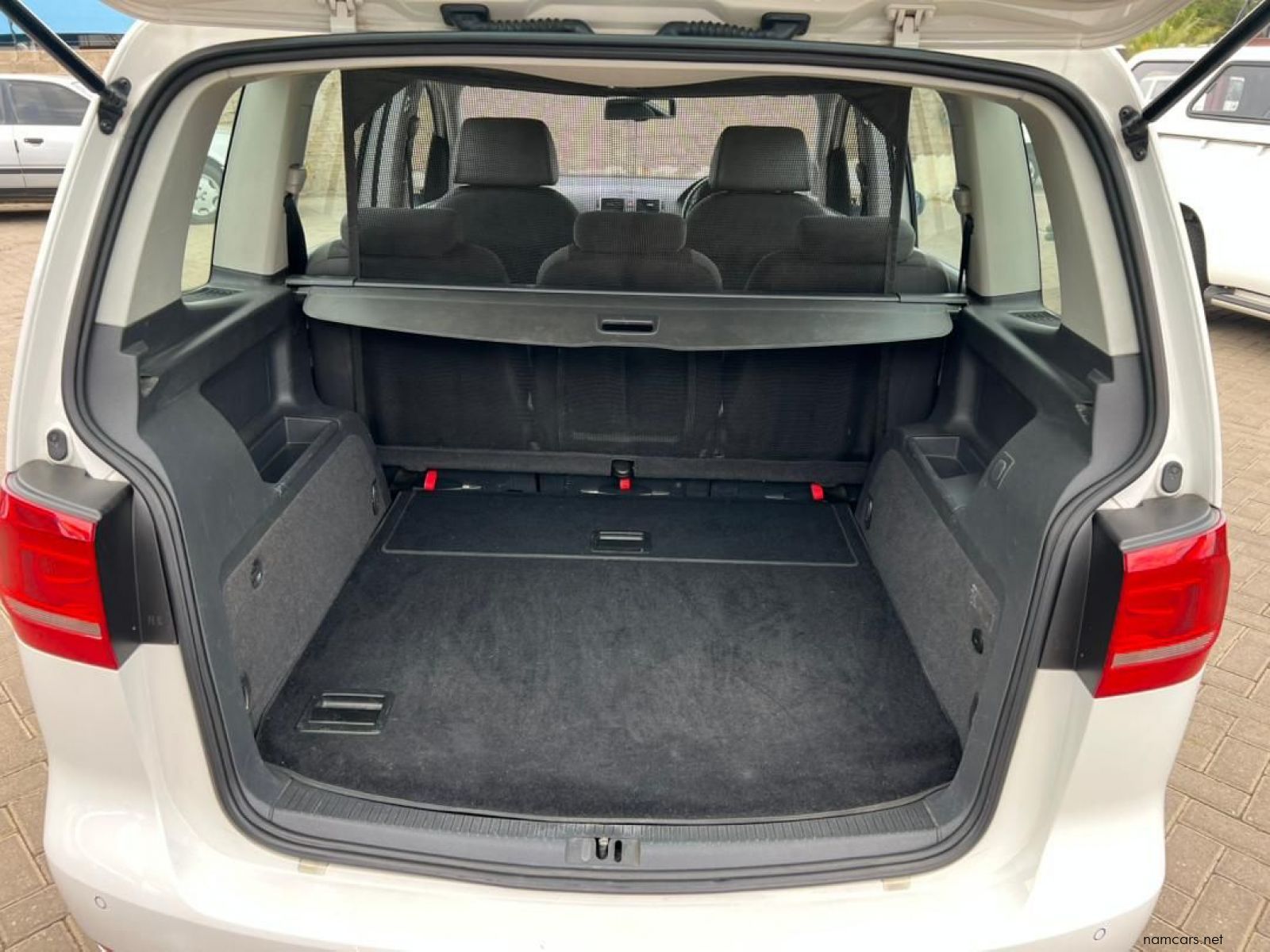 2013 Volkswagen Touran 2.0TDI Trendline photo