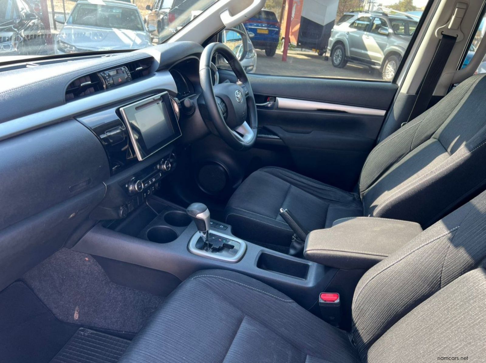 2016 Toyota Hilux 2.8 GD-6 Raider 4x4 A/T pictures