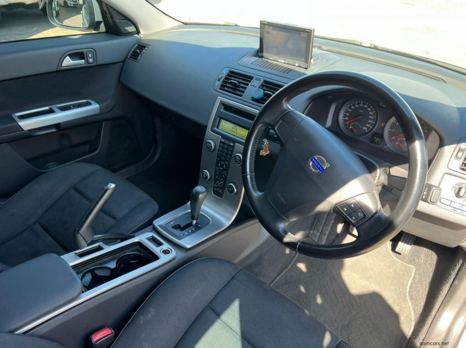 2010 Volvo S40 2.0 Petrol pictures